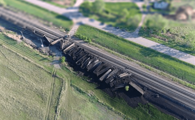 Union Pacific Train Derails in Nebraska Coal 30Car Pile up