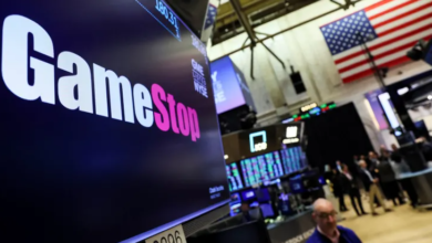 Short sellers of GameStop (NYSE GME) incurred losses nearing $1 billion during Monday's substantial market upswing.