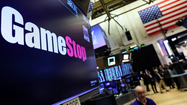 Short sellers of GameStop (NYSE GME) incurred losses nearing $1 billion during Monday's substantial market upswing.